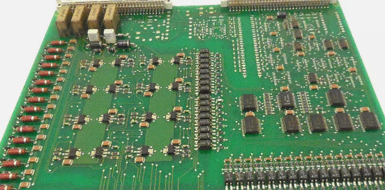 ABB 8IAB03 GJR2392500R1210 Выходный модуль Бинарный 16 каналов с 1 DO на 24 В, 100 мА