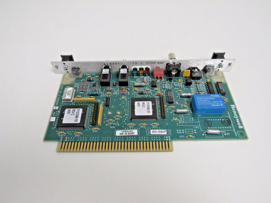 Honeywell 51305508-200 ПЛС / Управление машиной XLCNE2 MM CE CERT MEDIUM DIST1