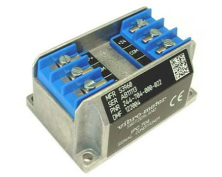 IPC704 244-704-000-042 A1-B03-C100-D100-E5-F2000-G0-H0-I0 Пиезоэлектрический кондиционер сигнала заряда для измерения скорости вибрации корпуса подшипника
